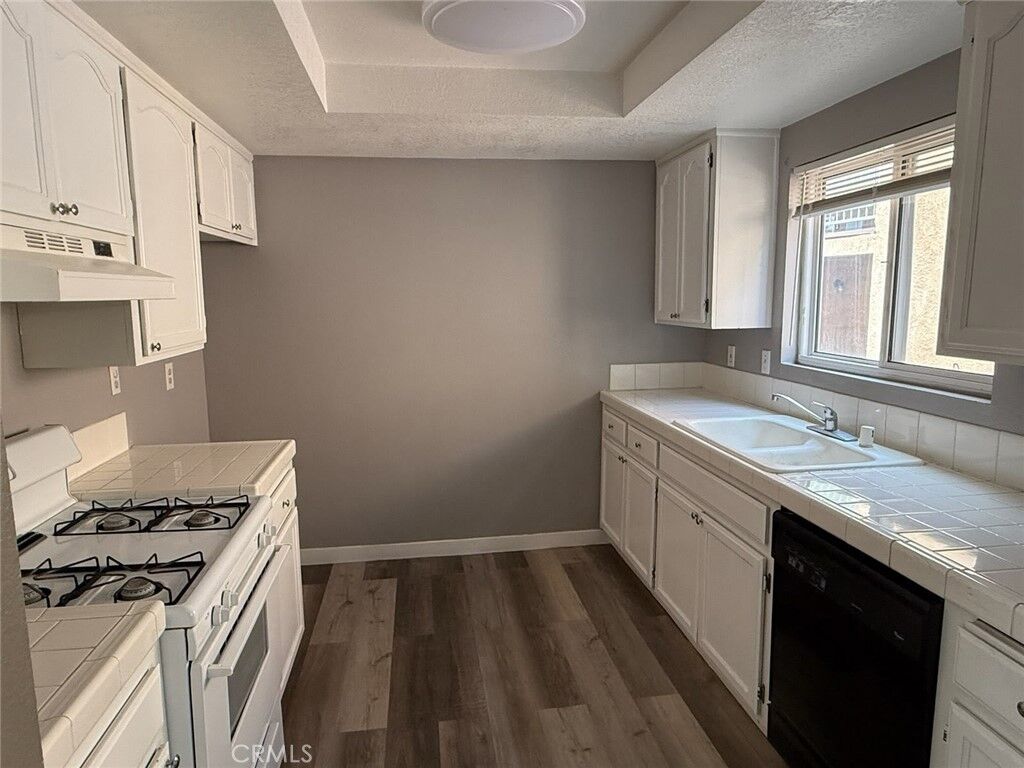 Property Photo:  1335 Newport Avenue 209  CA 90804 