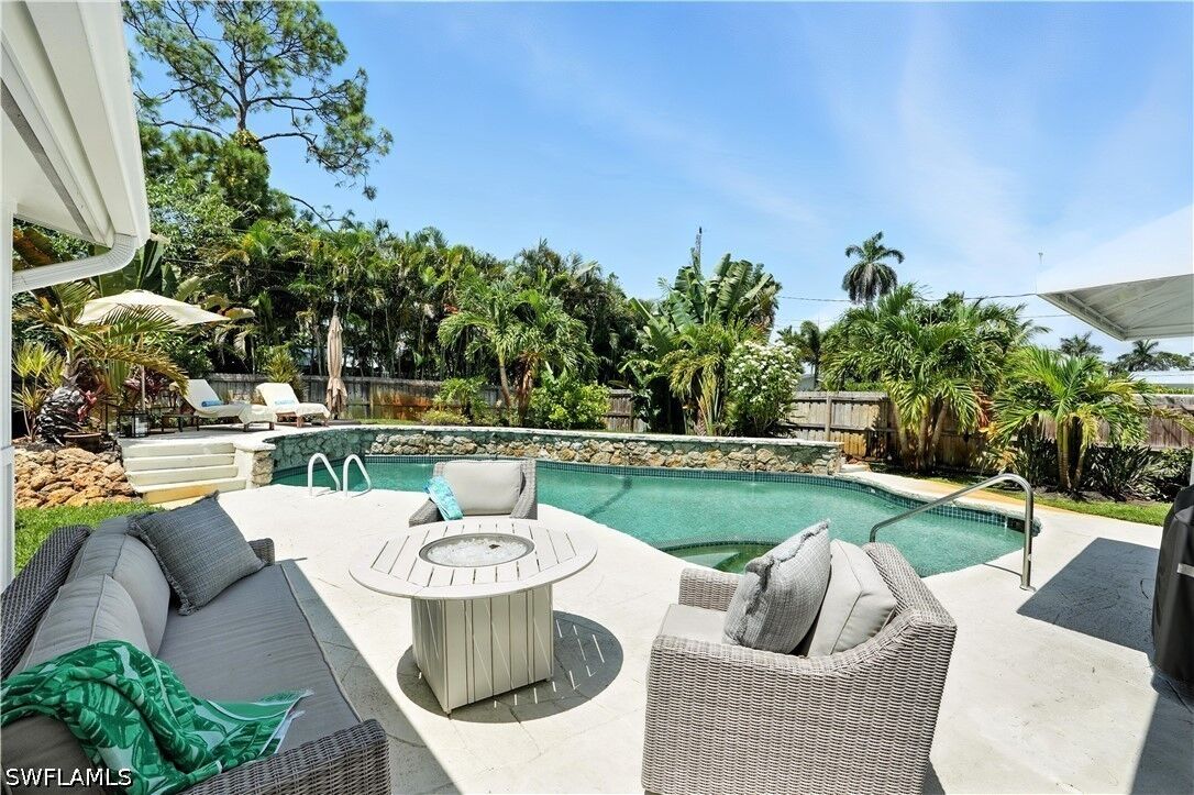 Property Photo: 1063 22nd Avenue N FL 34103