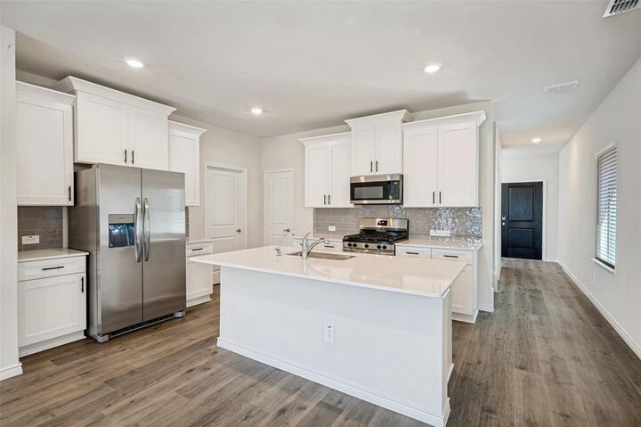 Property Photo:  821 Apeldoorn Trail  TX 75068 