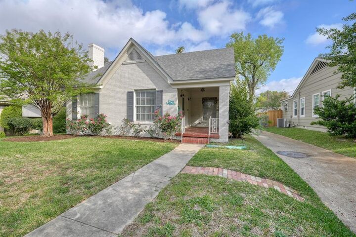 Property Photo:  523 W 2nd Street  TX 75701 