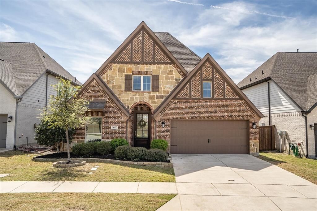 Property Photo:  1647 Twistleaf Road  TX 76226 