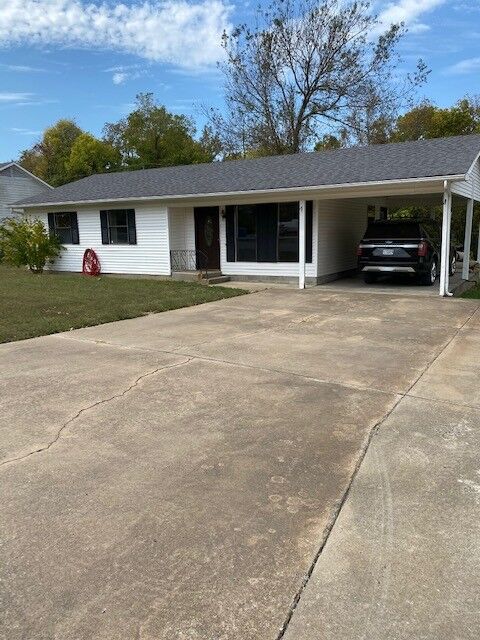 Property Photo:  803 4th Avenue  AR 72736 