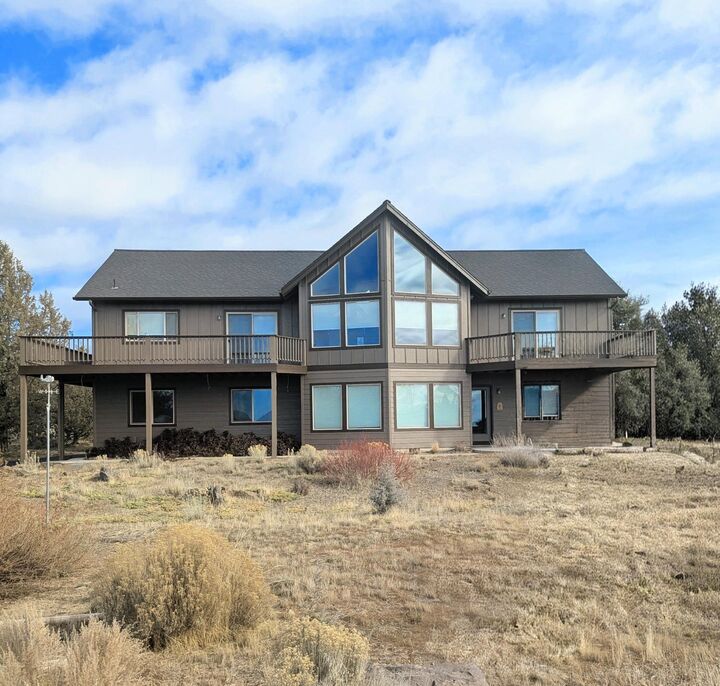 Property Photo:  1847 SE Landings Way  OR 97754 