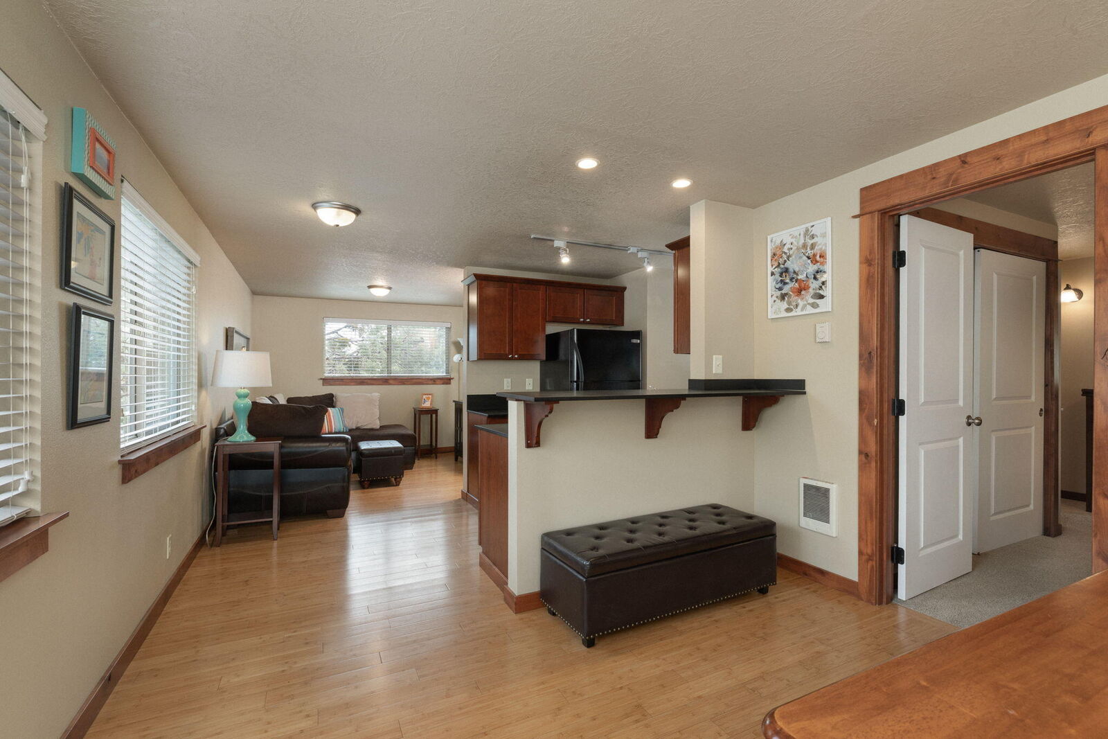 Property Photo: 1010 NW Roanoke Avenue Apt 9 OR 97703