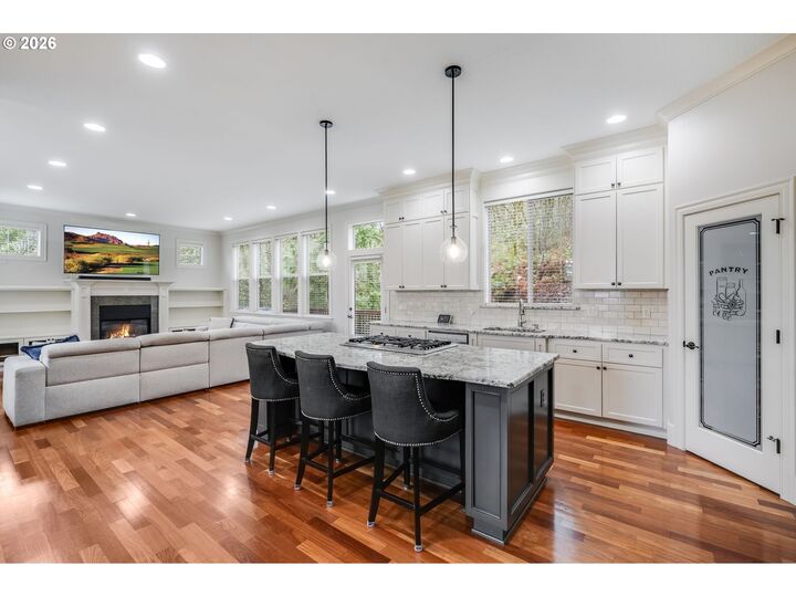 Property Photo:  1880 NW Deette Dr  OR 97229 