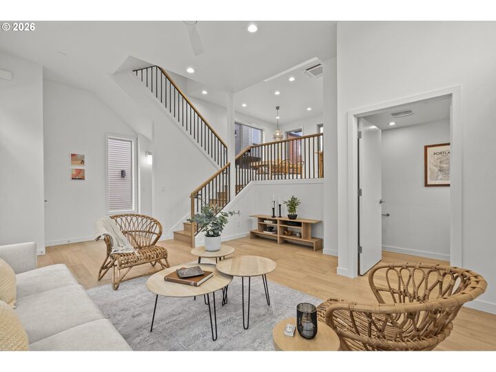 Property Photo:  5357 SE Stark St  OR 97215 