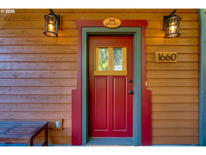 Property Photo:  1660 Leatherwood Dr  OR 97405 