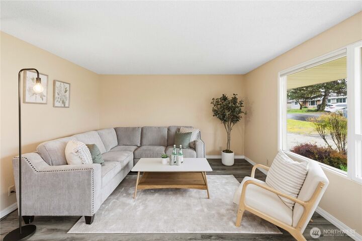 Property Photo:  762  Hilltop Avenue  WA 98031 