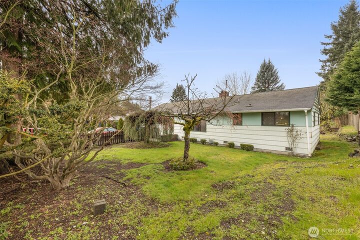 Property Photo:  20401  25th Avenue NE  WA 98155 