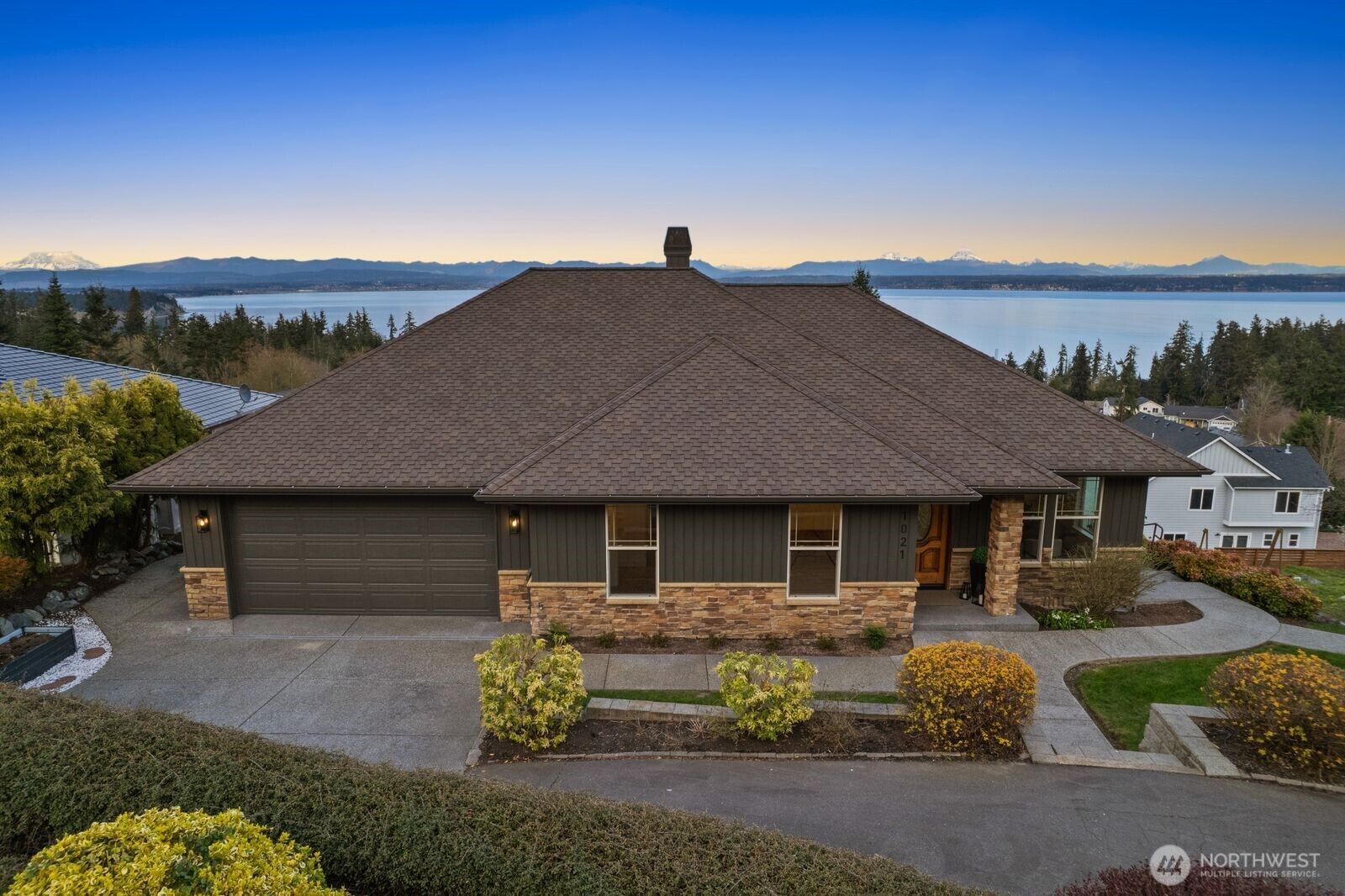 Property Photo:  1021  Lightning Way  WA 98282 