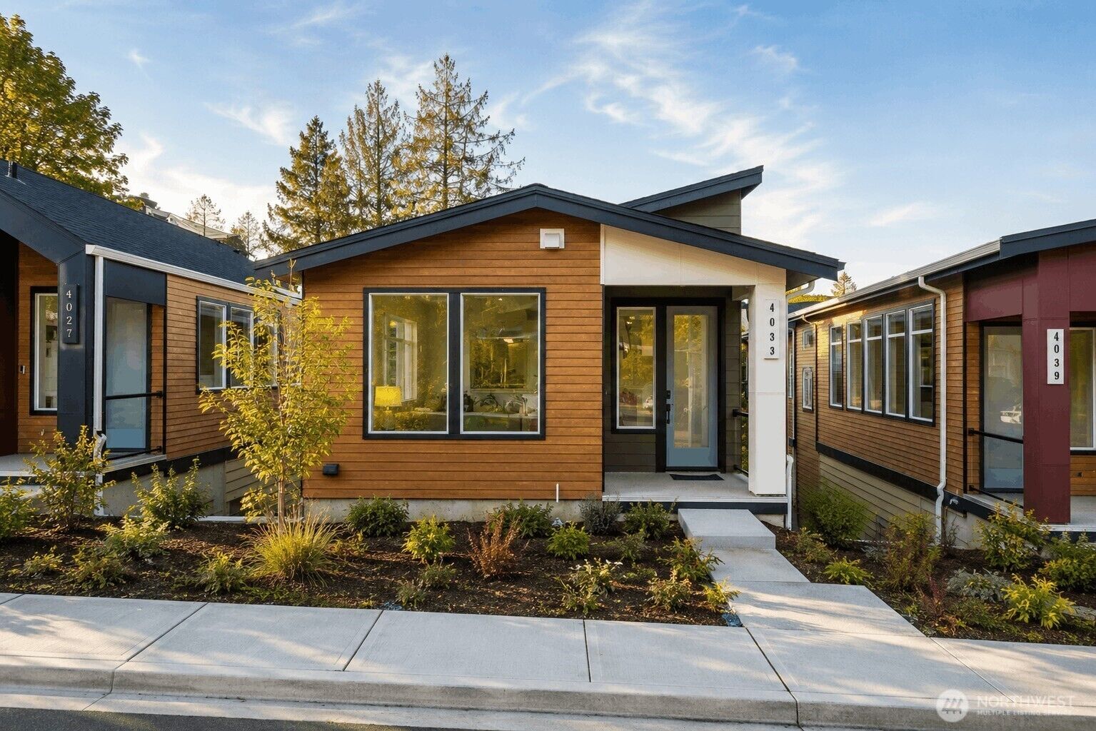 Property Photo:  4033  Aberdeen Way NE  WA 98056 