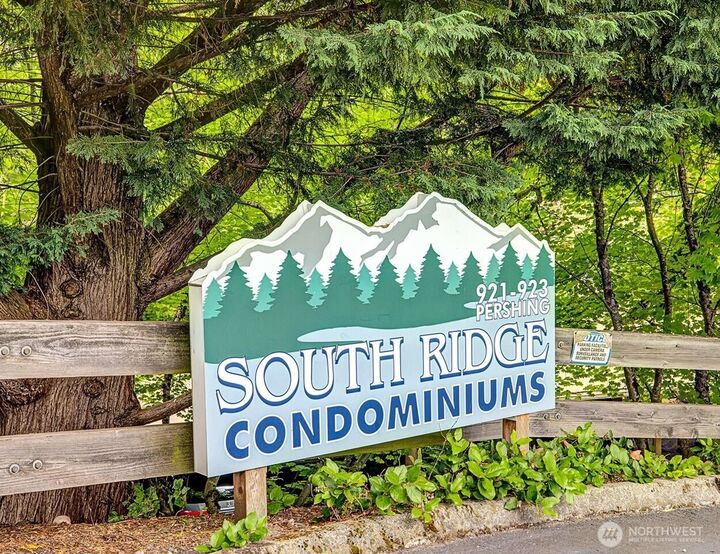 Property Photo:  921  Pershing Ave 101  WA 98312 