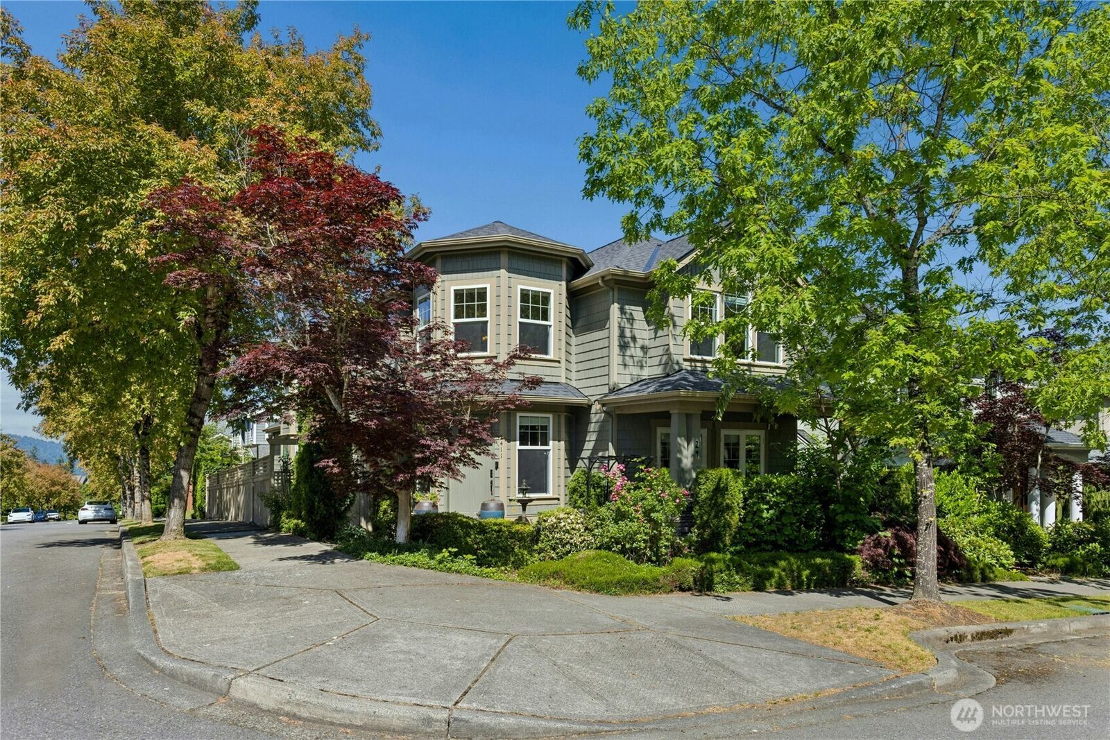 Property Photo:  2411  30th Avenue NE  WA 98029 
