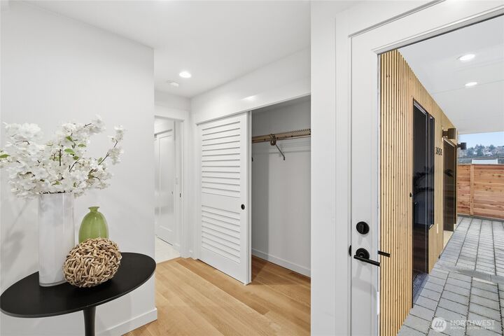 Property Photo: 3646 Greenwood Avenue N B WA 98103