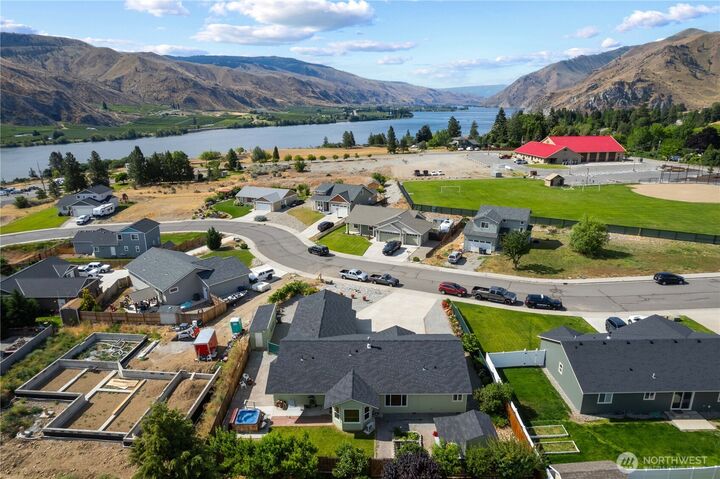 Property Photo: 1010 Crest Loop WA 98822