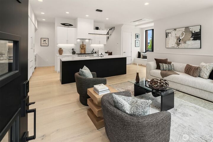 Property Photo: 286 118th Avenue SE WA 98005