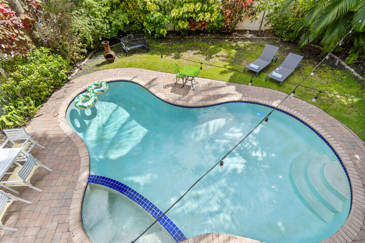 Property Photo:  614 SE 5th Court  FL 33301 