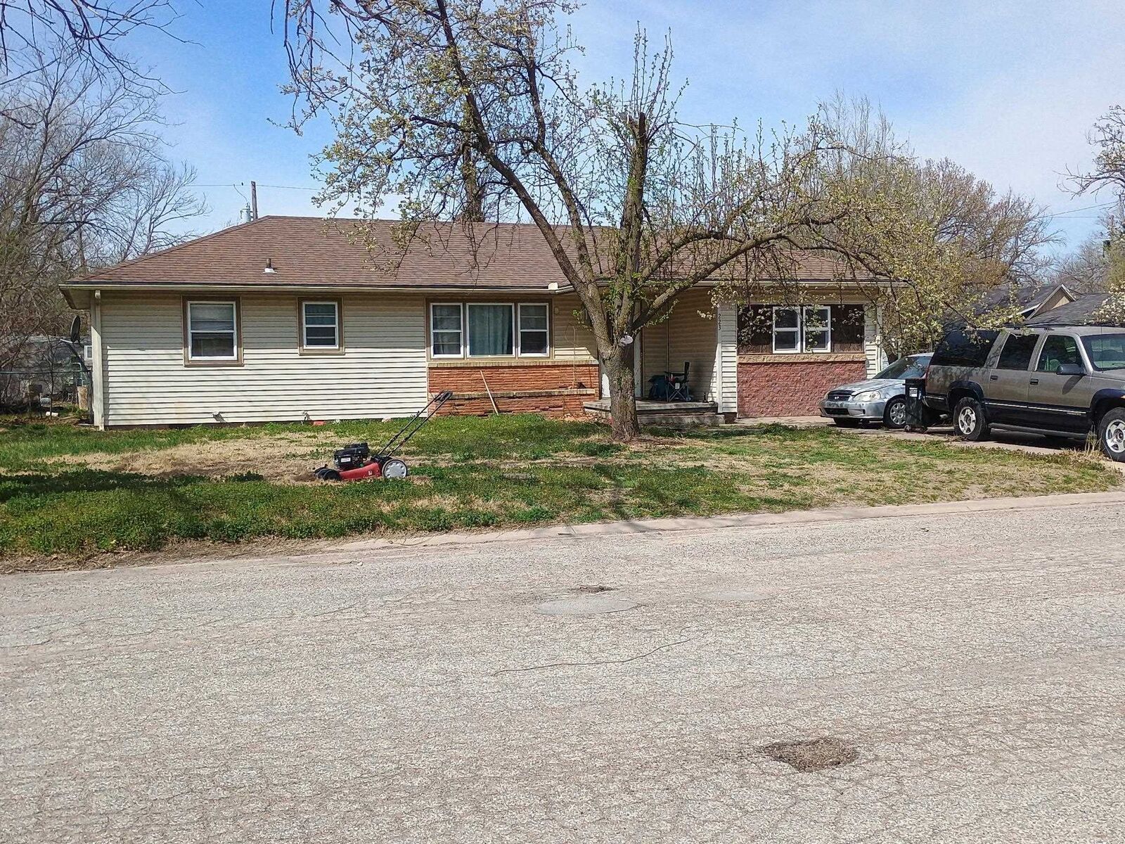 Property Photo:  223 N Sedgwick Ave  KS 67020 