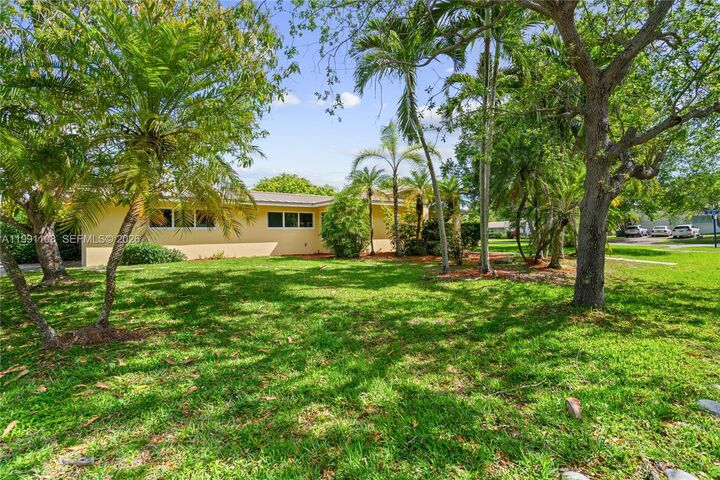 Property Photo: 8201 SW 150th Dr FL 33158