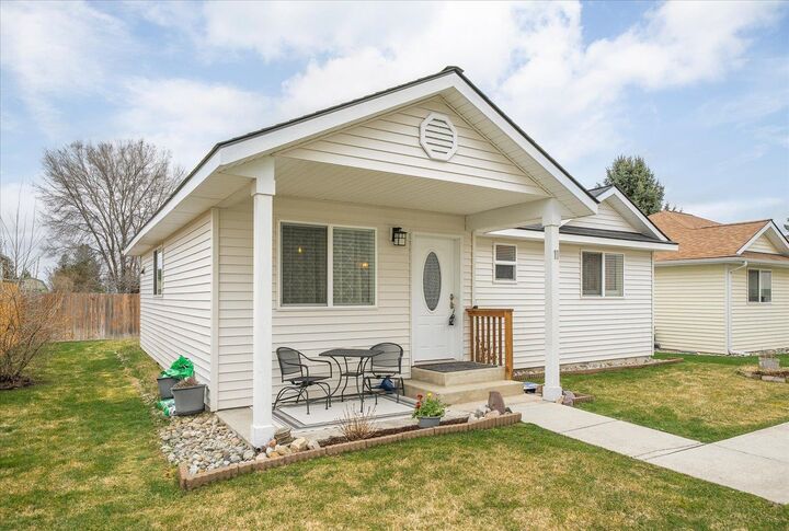 Property Photo:  7125 N Crestline St Unit 11  WA 99217 