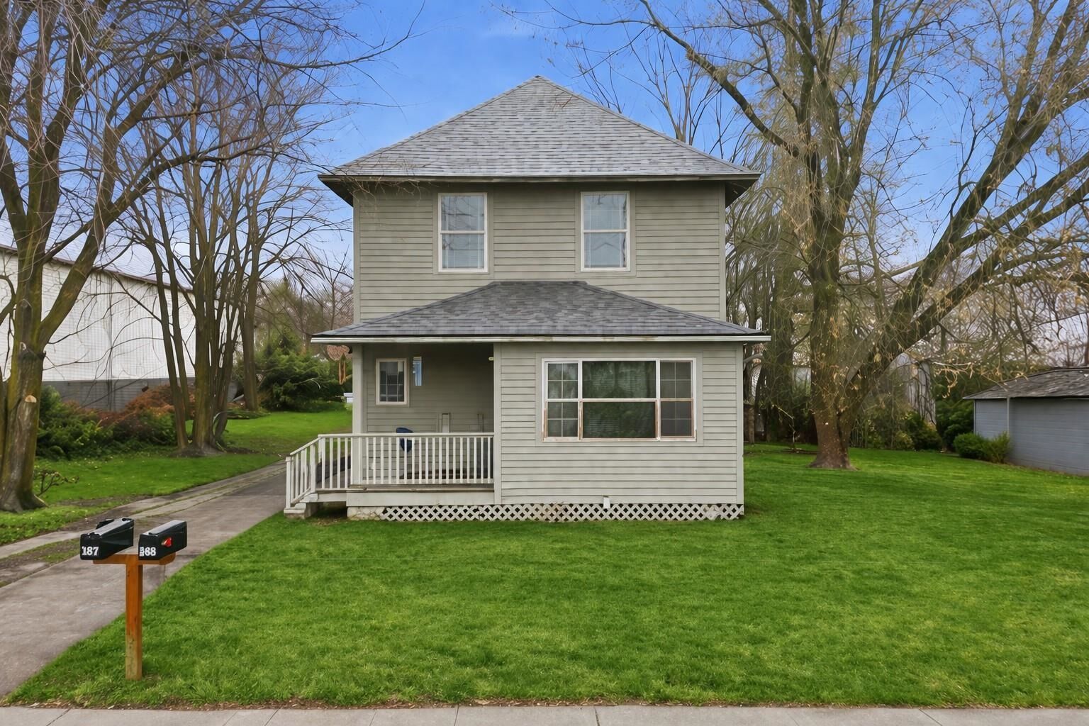 Property Photo:  481 S Wynne St  WA 99114 