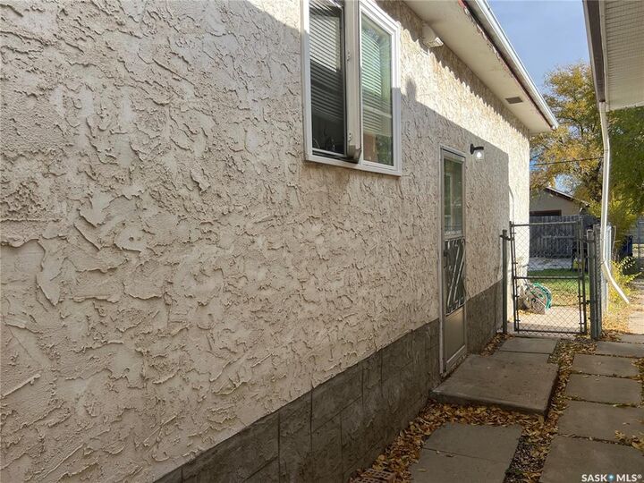 Property Photo: 405 York Street SK S4R 4W7