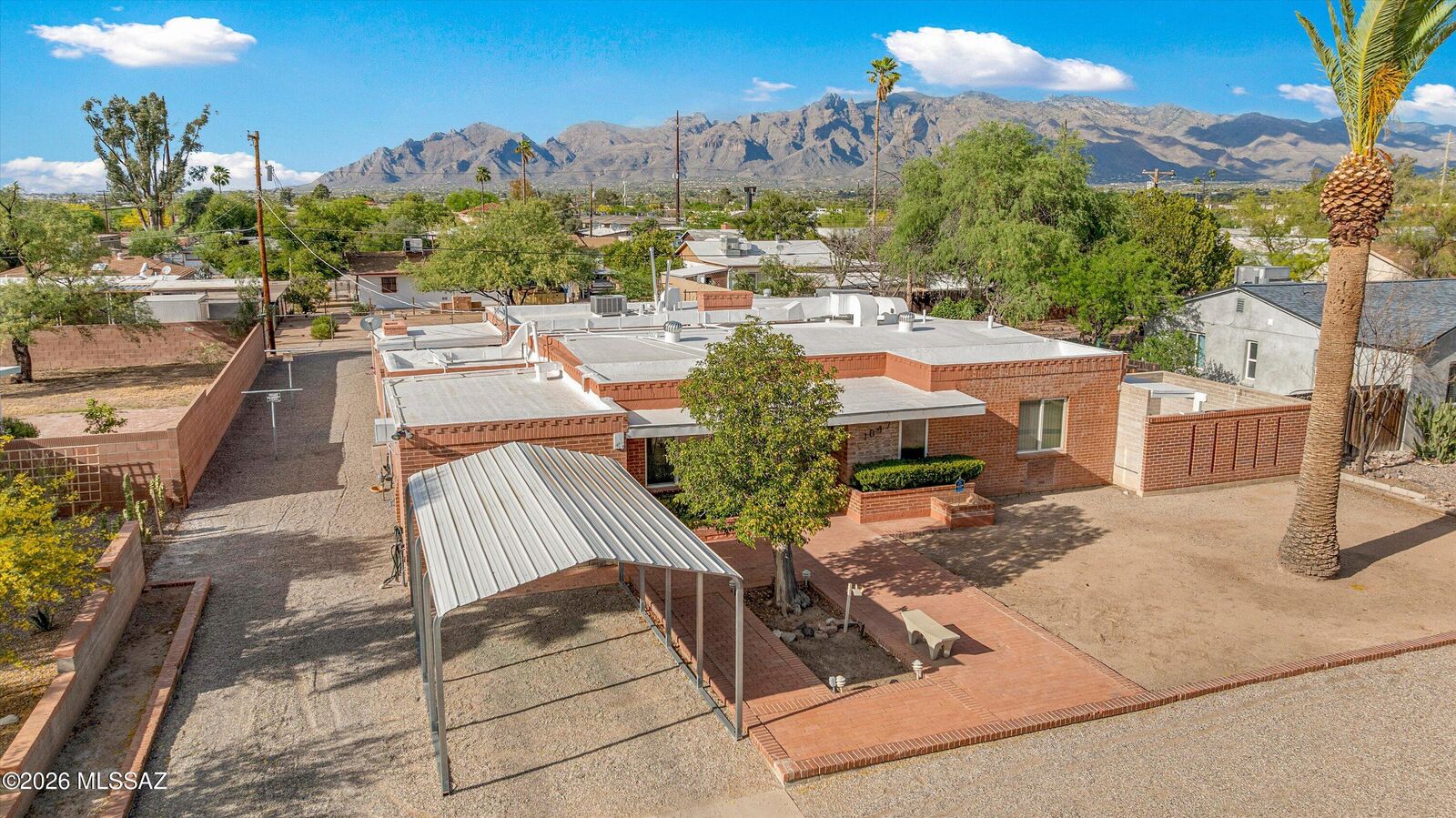 Property Photo: 1047 E Hedrick Drive AZ 85719