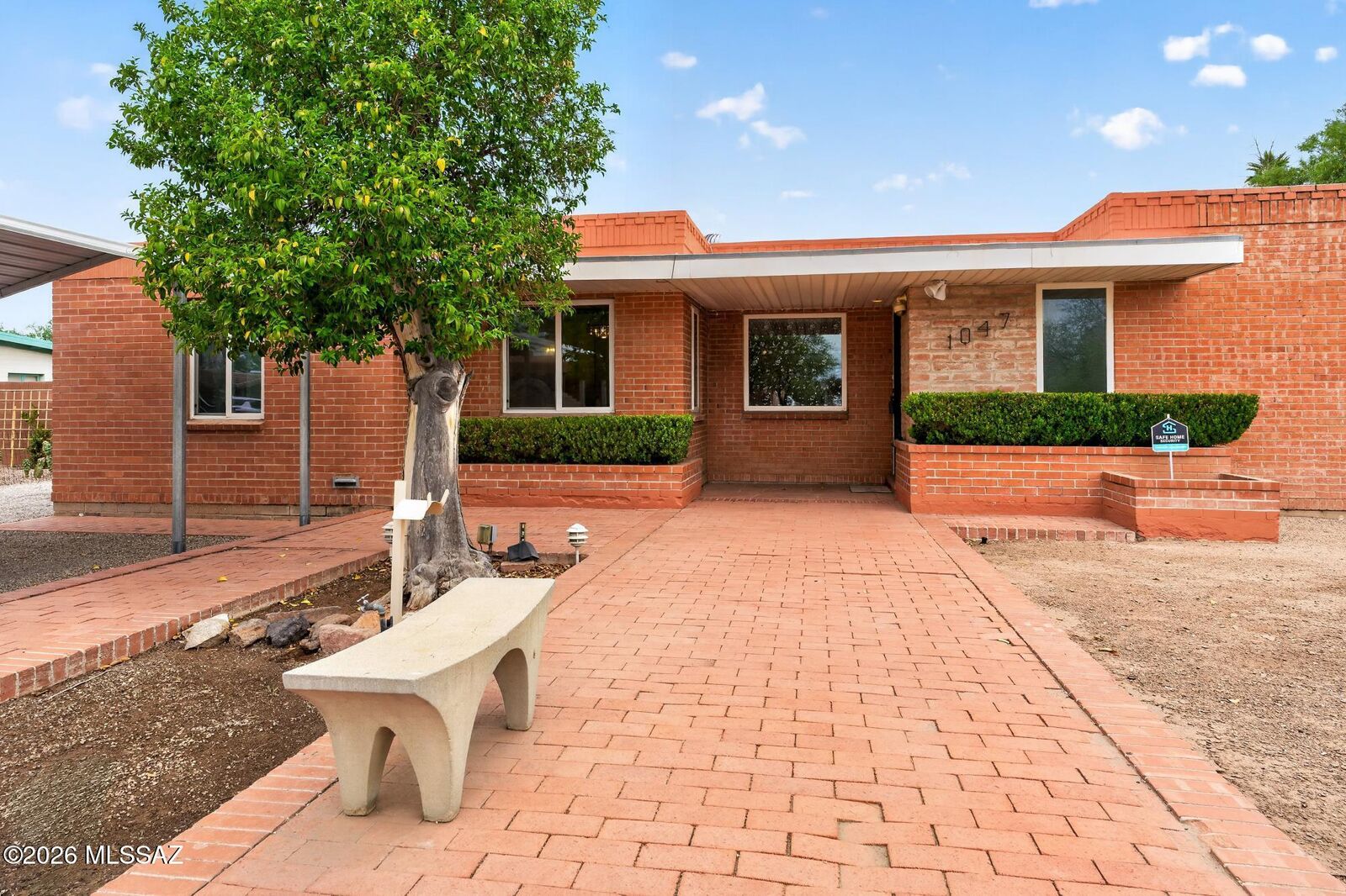 Property Photo: 1047 E Hedrick Drive AZ 85719