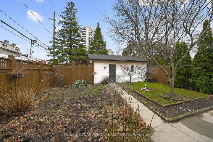 Property Photo: 144 Hunter Street W ON L8P 1R1