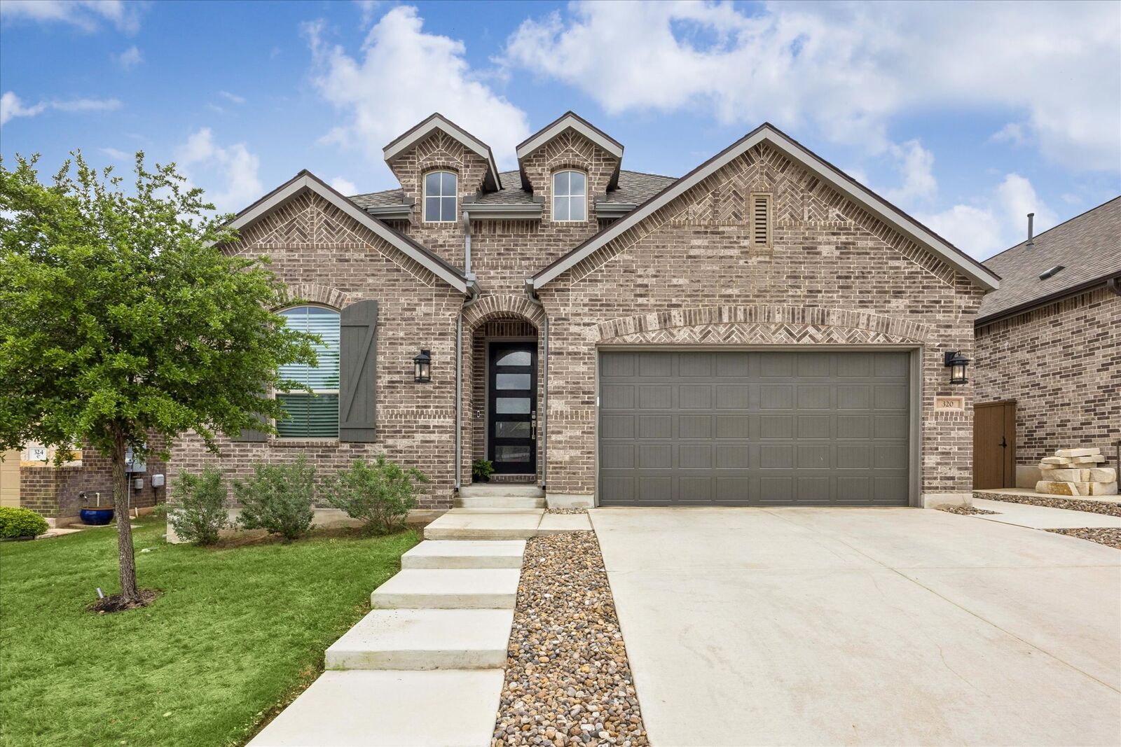 Property Photo: 320 Teakmill Trail TX 78666