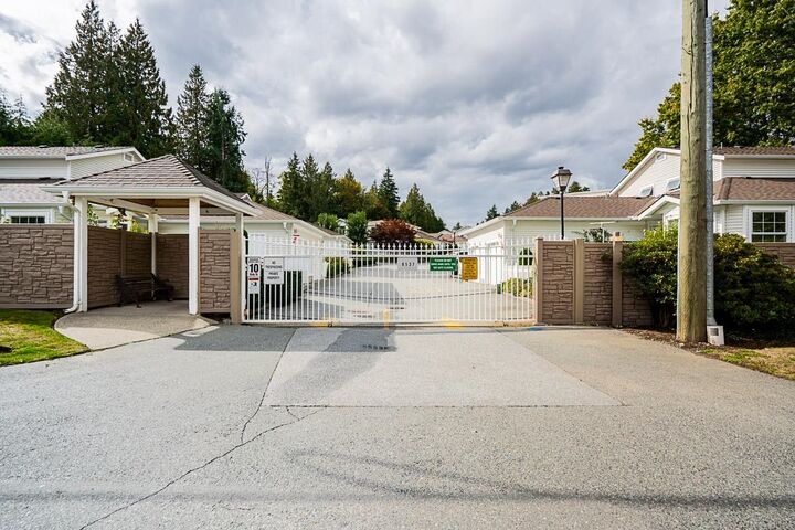 Property Photo: 6537 138th Street 3 BC V3W 0C2