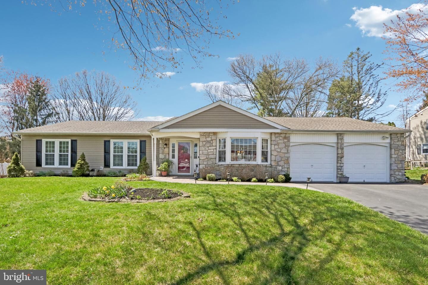 Property Photo: 923 Pickering Drive PA 19067