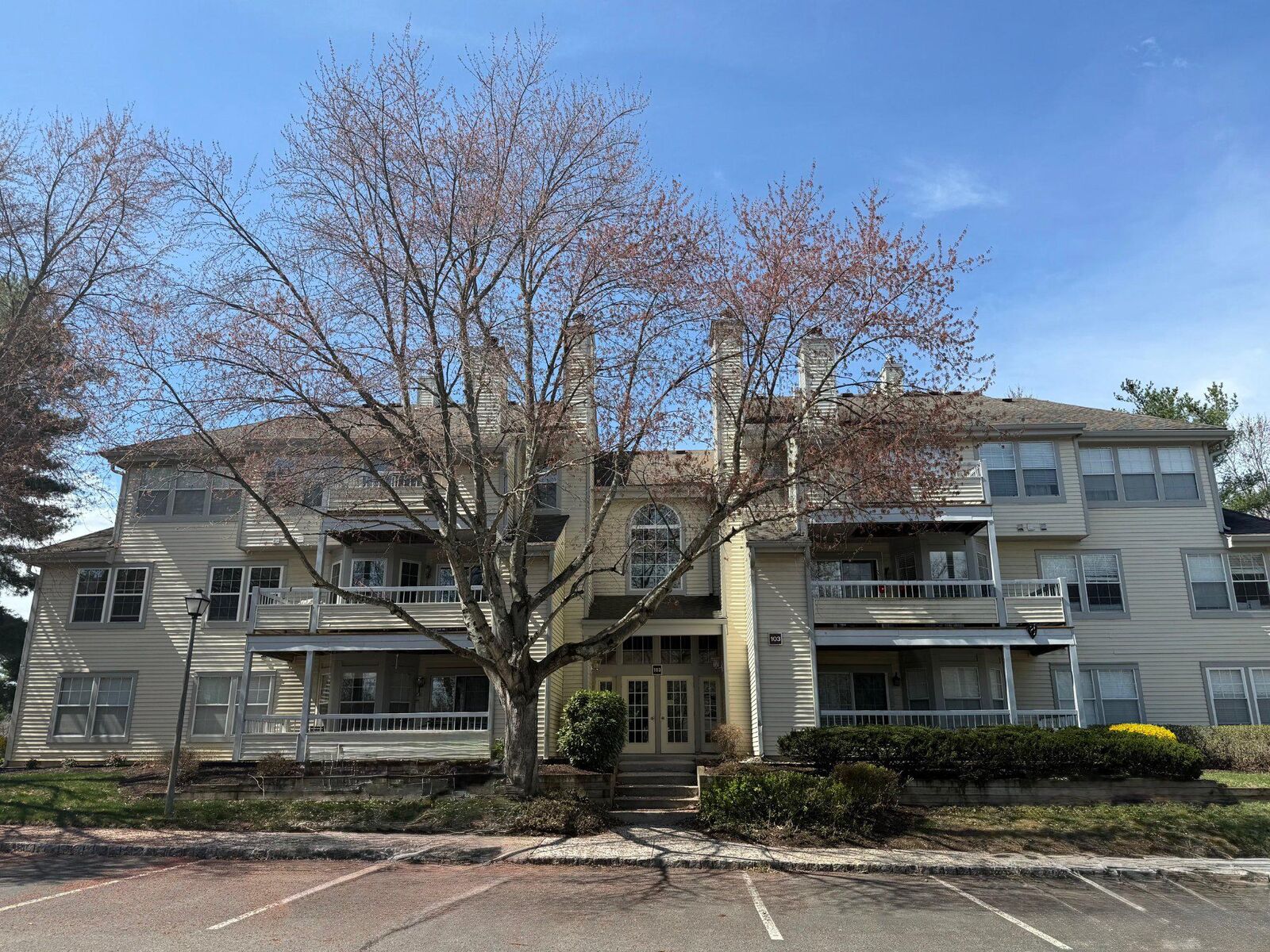 Property Photo:  103 Claridge Court 5  NJ 08540 