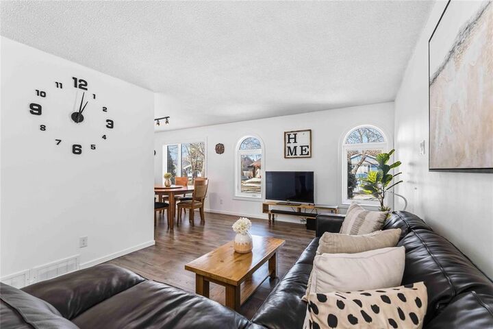 Property Photo:  522 Novavista Drive  MB R2N 2L5 