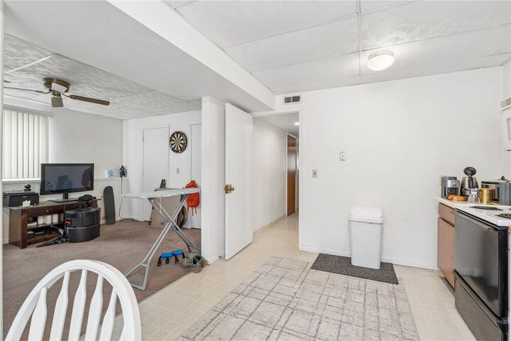 Property Photo:  409 S 7th Avenue  IA 52245 