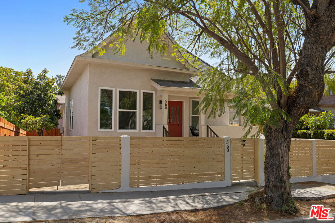 Property Photo:  560 N Westlake Ave  CA 90026 