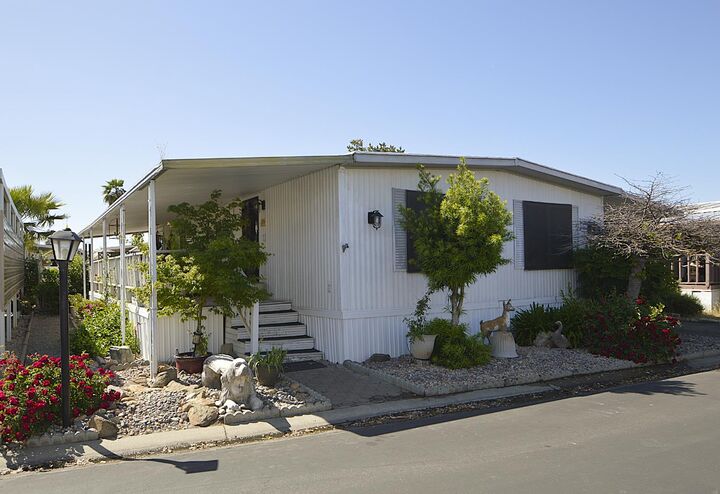 Property Photo: 336 E Alluvial Avenue 287 CA 93720
