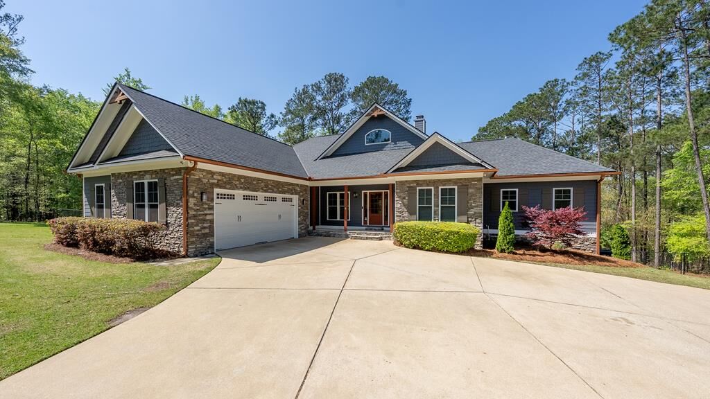 Property Photo:  900 Oak Crest Drive  GA 31904 