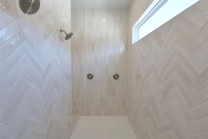 Property Photo:  136 E 37th Street  TX 77018 