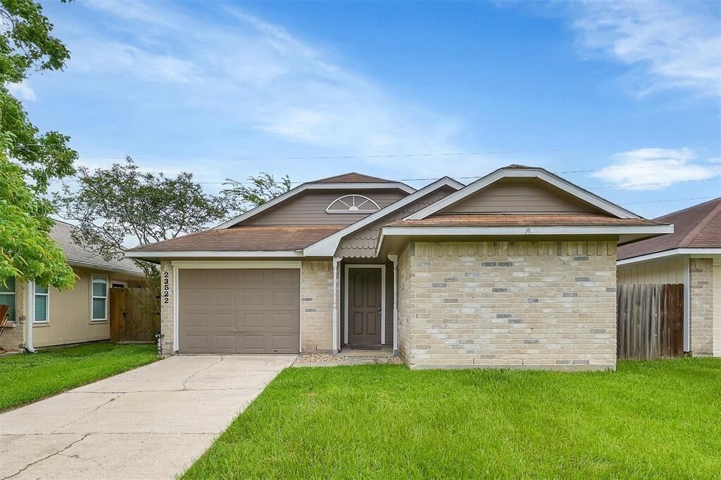 Property Photo: 23522 Pebworth Place TX 77373