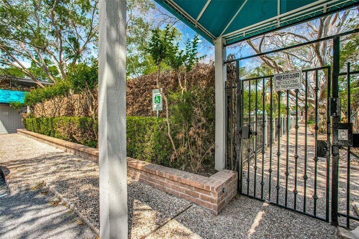 Property Photo:  3938 W Alabama Street 8  TX 77027 