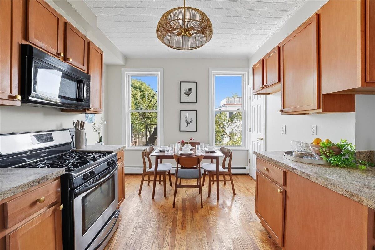 Property Photo:  198 Bowers St 201  NJ 07307 