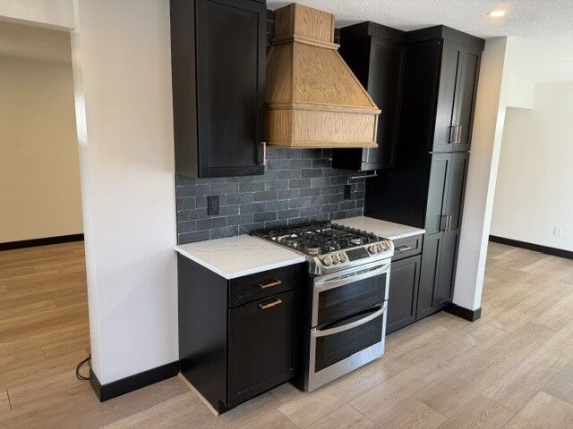 Property Photo:  527 Village Court  IA 50009 