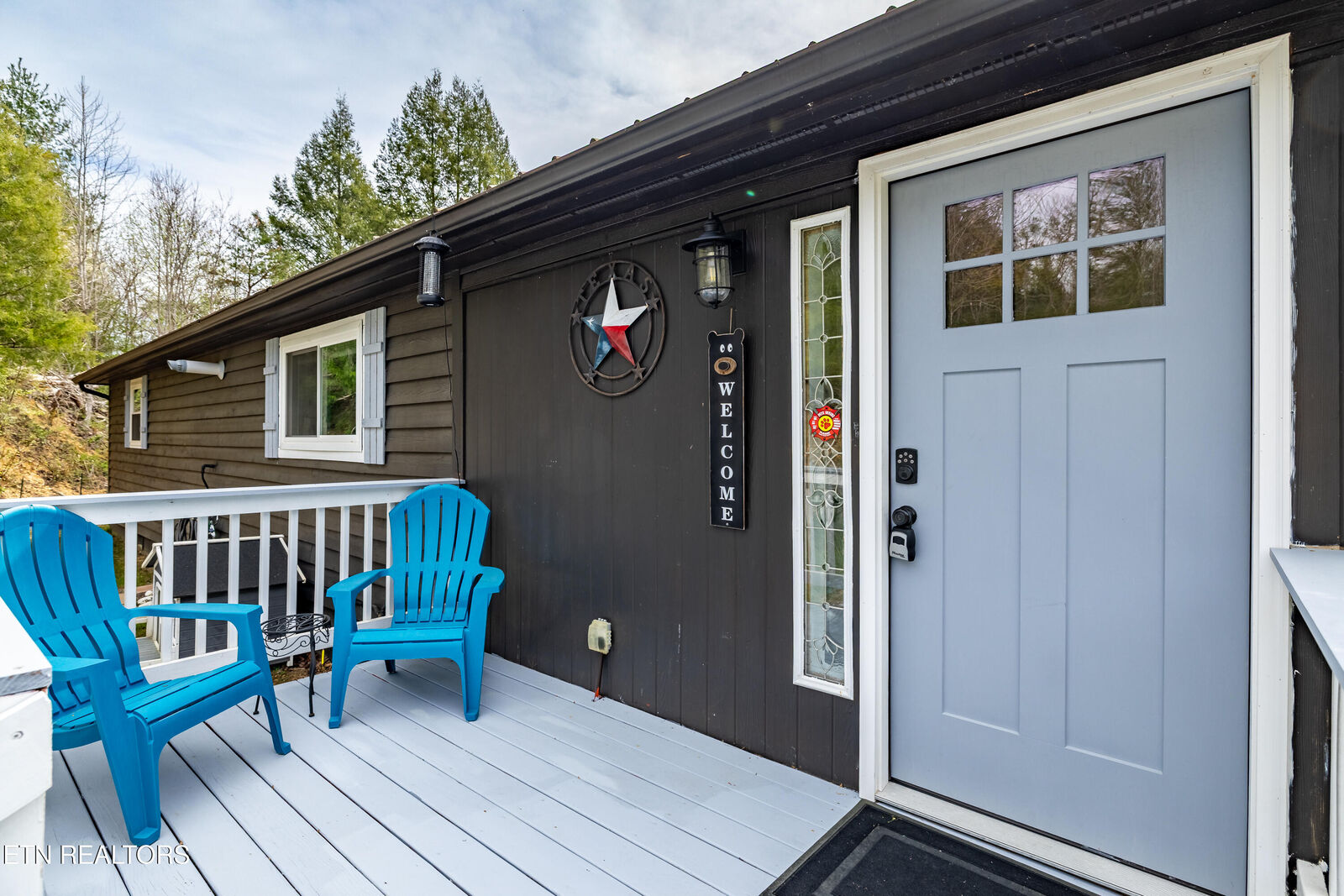 Property Photo: 3881 Richardson Cove Rd TN 37876