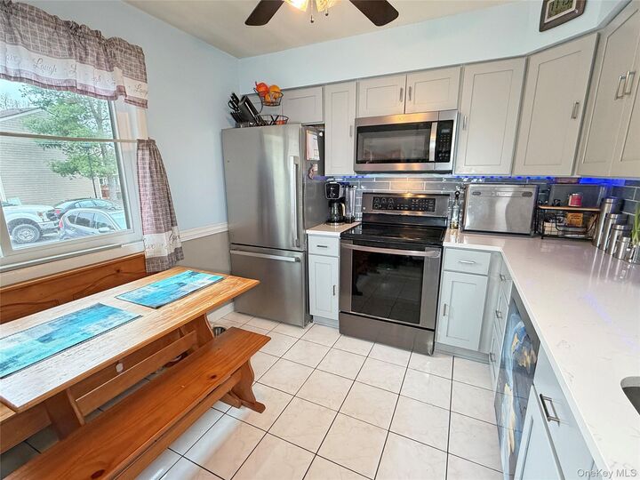 Property Photo: 5007 Chelsea Cove N NY 12533