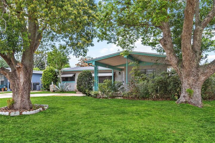 Property Photo:  6210 Spanish Oak Drive  FL 32809 