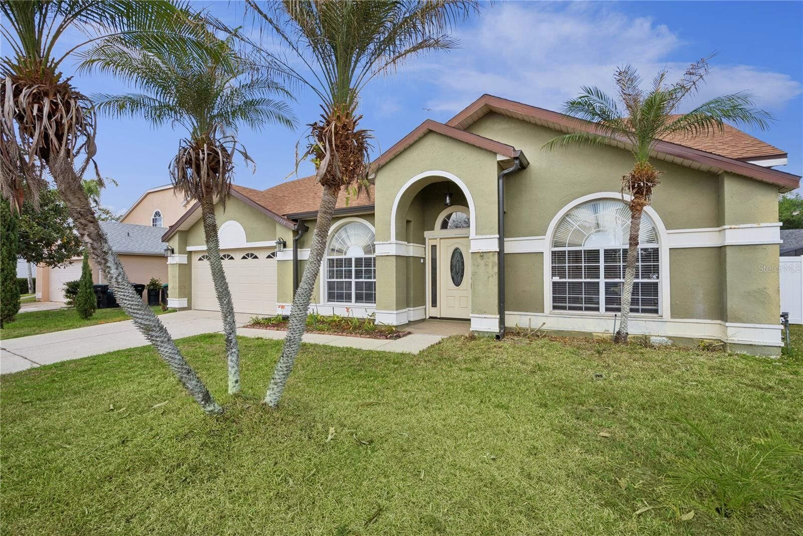 Property Photo: 11715 Oxfordshire Place FL 32824