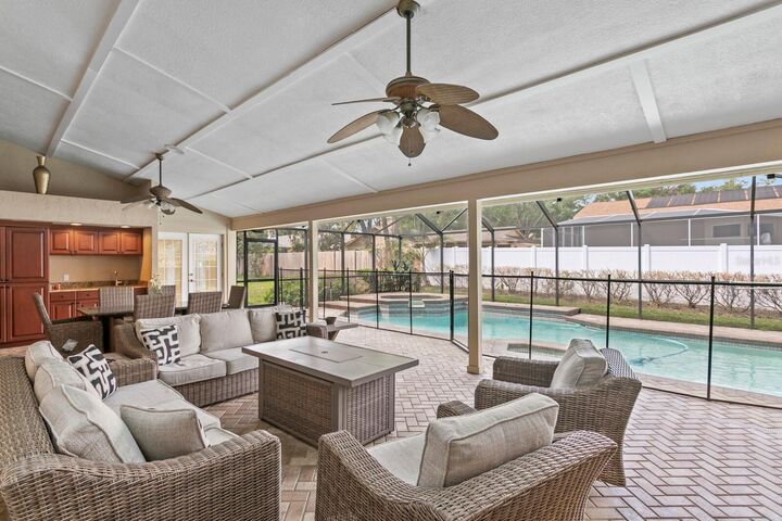 Property Photo: 11504 Moffat Place FL 33617