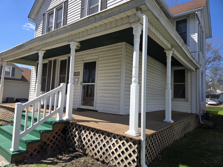 Property Photo:  1911 Orchard Street  IA 52601 