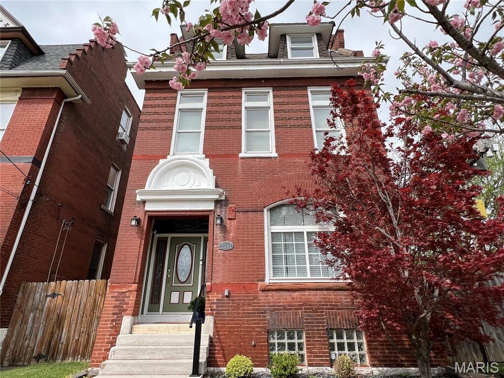 Property Photo:  2241 Shenandoah Avenue  MO 63104 